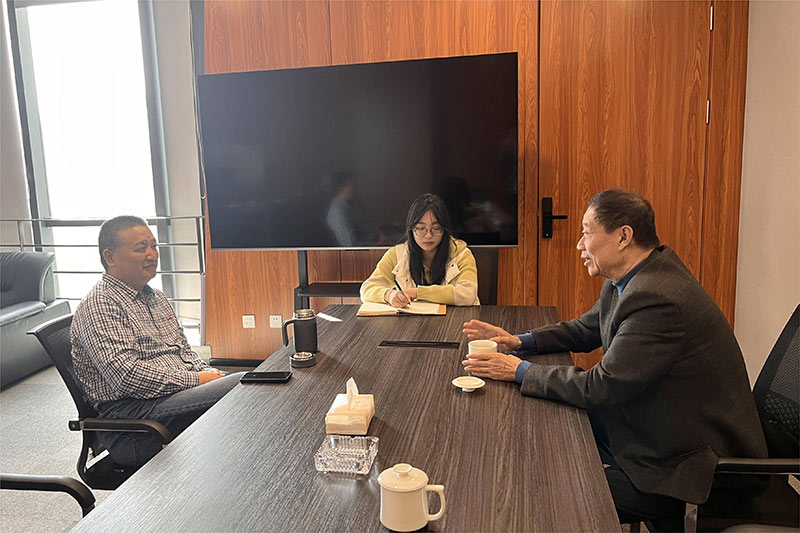 中国驻乌克兰使馆科技原参赞李谦如莅临中心考察交流