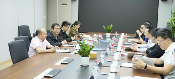 集成光电子学国家重点实验室吉林大学实验区主任陈岐岱一行莅临中心座谈交流