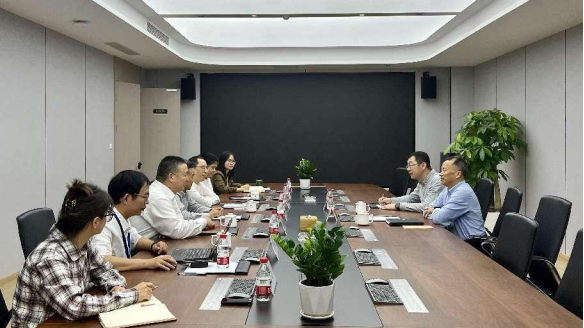 中科院上海光机所研究员赵全忠 莅临中心座谈交流