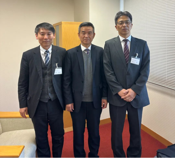 中心主任吴让大受邀在冈山大学演讲